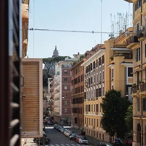 4-rooms Flat At Vatican Apartment