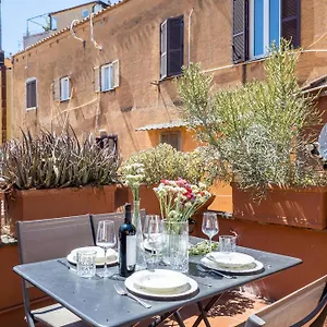 The Rent - Stylish In Trastevere District Apartment