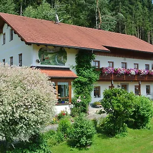haus-am-waldrand-ferienwohnung-augustin.com-bavaria.com/